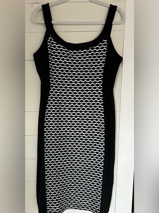 R&M Richards Dresses & Skirts - R&M Richards Black & White Fitted Tank Dress - Women's Stretch Midi, Size 16